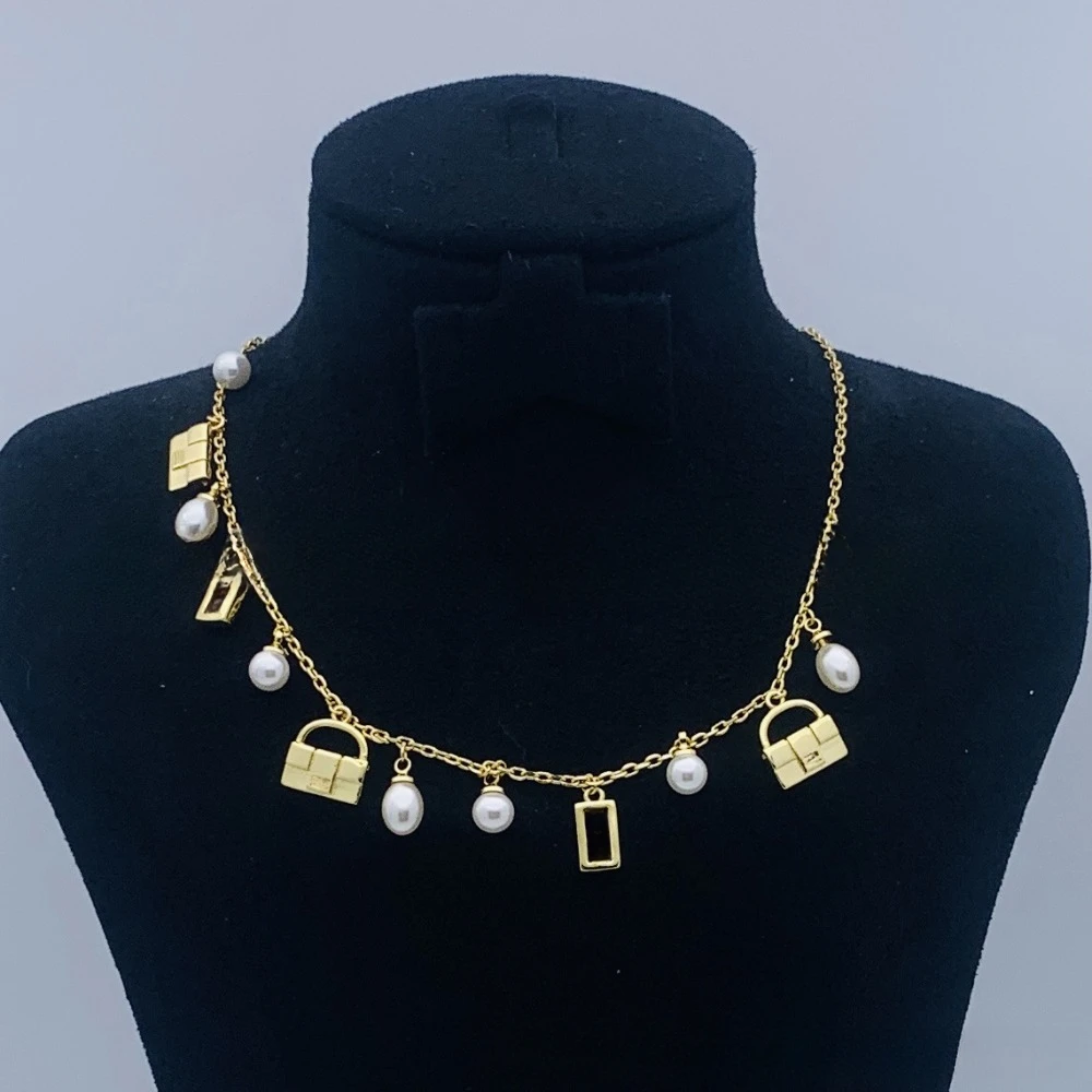 2025 New Fen Necklace Retro Pendant High Temperament Suitable for Daily Wear
2025 New Fen Necklace Retro Pendant High Temperament Suitable for Daily Wear