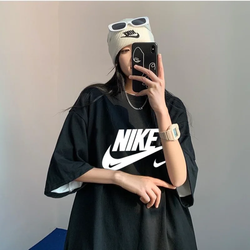 Nike черно-белые весенне-летние мужские и женские футболки с короткими рукавами, дышащие свободные хлопковые спортивные повседневные топы для пар, спортивная одежда
Nike черно-белые весенне-летние мужские и женские футболки с короткими рукавами, дышащие свободные хлопковые спортивные повседневные топы для пар, спортивная одежда