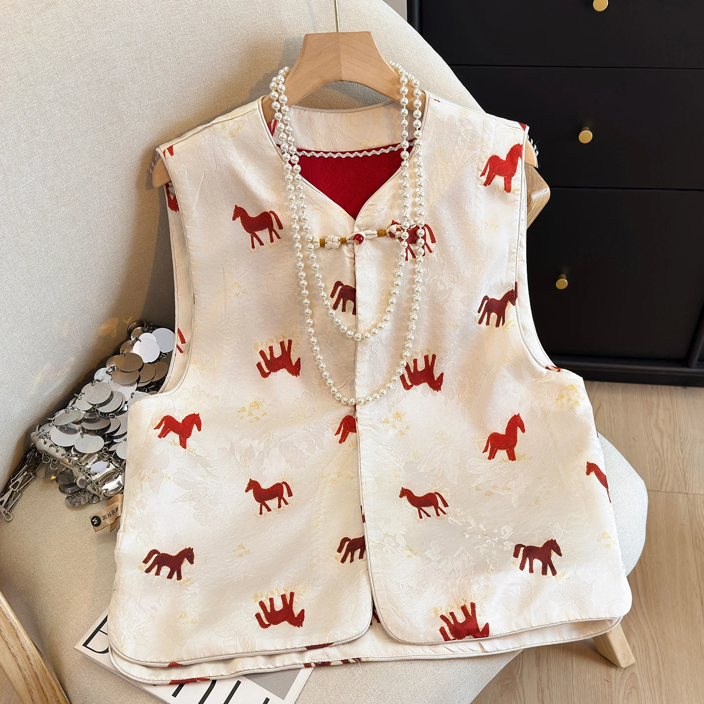 Двусторонняя женская модная жилетка с вышивкой, на пуговицах, в национальном стиле, свободного кроя
Двусторонняя женская модная жилетка с вышивкой, на пуговицах, в национальном стиле, свободного кроя