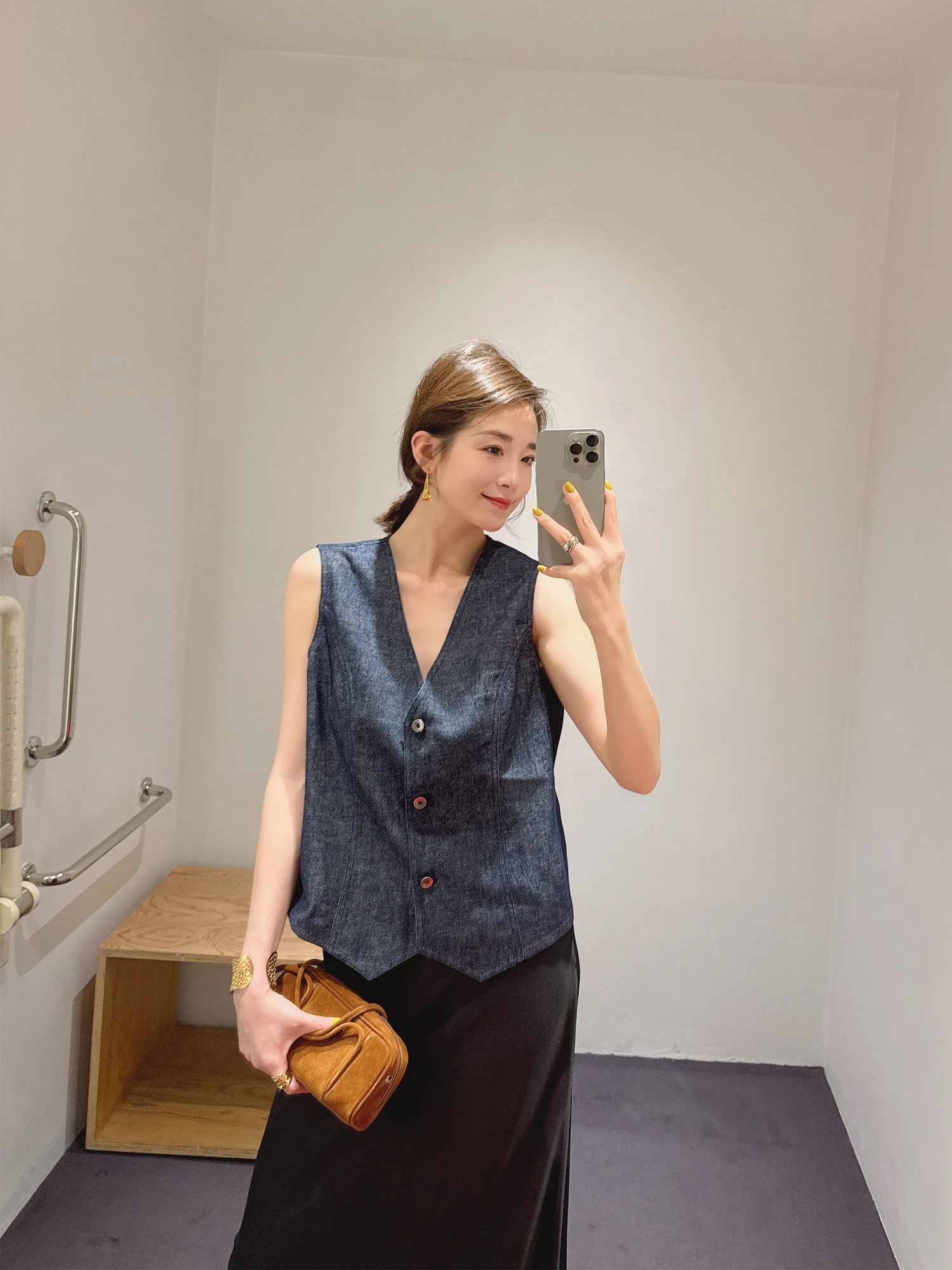 Spring Summer 2026 Women's V-Neck Sleeveless Linen Blend Denim Vest Fashionable Classic Style Outerwear Casual Loose Fit
Spring Summer 2026 Women's V-Neck Sleeveless Linen Blend Denim Vest Fashionable Classic Style Outerwear Casual Loose Fit