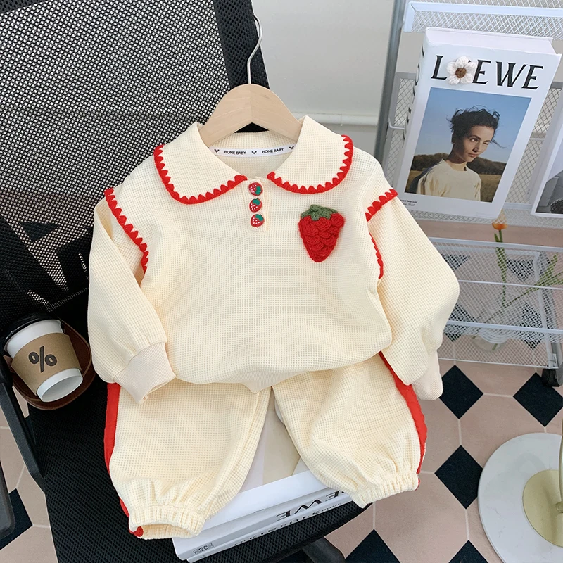 Sets for Children 2024 Spring Autumn New Baby Girls Strawberry Embroidery Sweatshirt + Casual Loose Cotton Sport Pants 2Pcs Suit
Sets for Children 2024 Spring Autumn New Baby Girls Strawberry Embroidery Sweatshirt + Casual Loose Cotton Sport Pants 2Pcs Suit