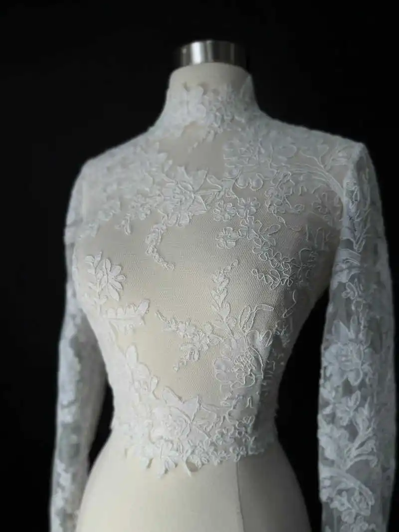 Exquisite Floral Lace Bridal Bolero Sheer High Neck Long Sleeve Button Wedding Accessories болеро кружевное Customized
Exquisite Floral Lace Bridal Bolero Sheer High Neck Long Sleeve Button Wedding Accessories болеро кружевное Customized