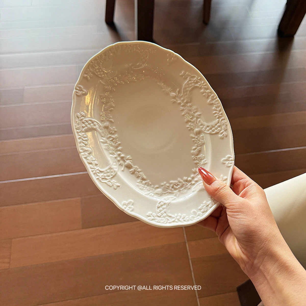 10 Inch Embossed Floral Oval Ceramic Plate 2026 Cream White Vintage Dinner Serving Plate Exquisite Microwave Safe Tableware
10 Inch Embossed Floral Oval Ceramic Plate 2026 Cream White Vintage Dinner Serving Plate Exquisite Microwave Safe Tableware