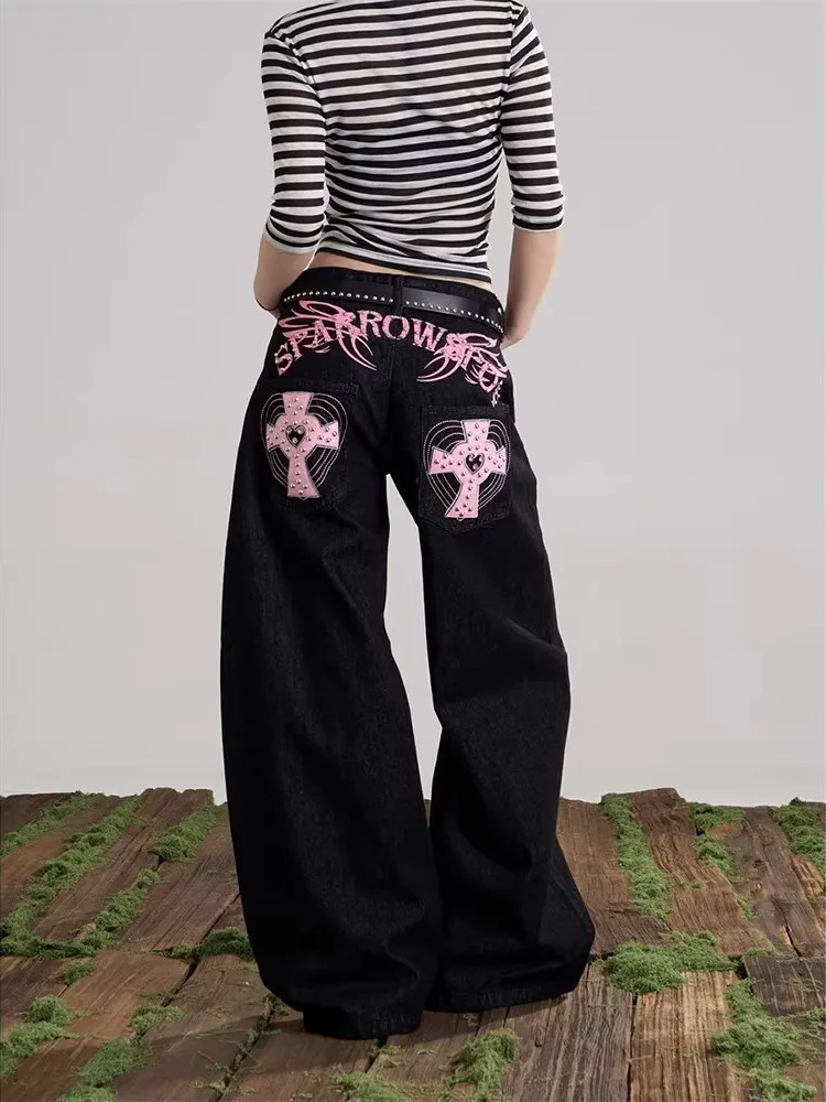 Retro American Cross Rivet Knife Jeans Loose Wide Leg Long Pants Men Women High Street Style Cleanfit Natural Waist Denim Jeans
Retro American Cross Rivet Knife Jeans Loose Wide Leg Long Pants Men Women High Street Style Cleanfit Natural Waist Denim Jeans