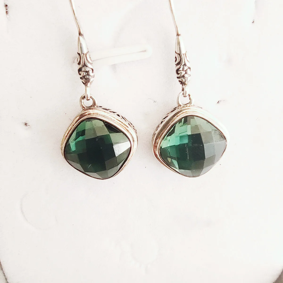 Boutique Jewelry 925 Sterling Silver Natural Green Crystal Gem Old Women's Luxury Earrings Birthday, Christmas and New Year
Boutique Jewelry 925 Sterling Silver Natural Green Crystal Gem Old Women's Luxury Earrings Birthday, Christmas and New Year