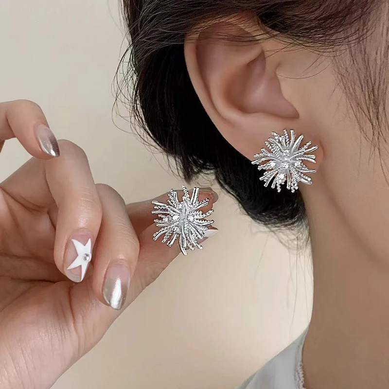 New 925 Sterling Silver Snowflake Earrings Personality Charm Geometric Shape Women Earrings Birthday Gift Exquisite Jewelry
New 925 Sterling Silver Snowflake Earrings Personality Charm Geometric Shape Women Earrings Birthday Gift Exquisite Jewelry