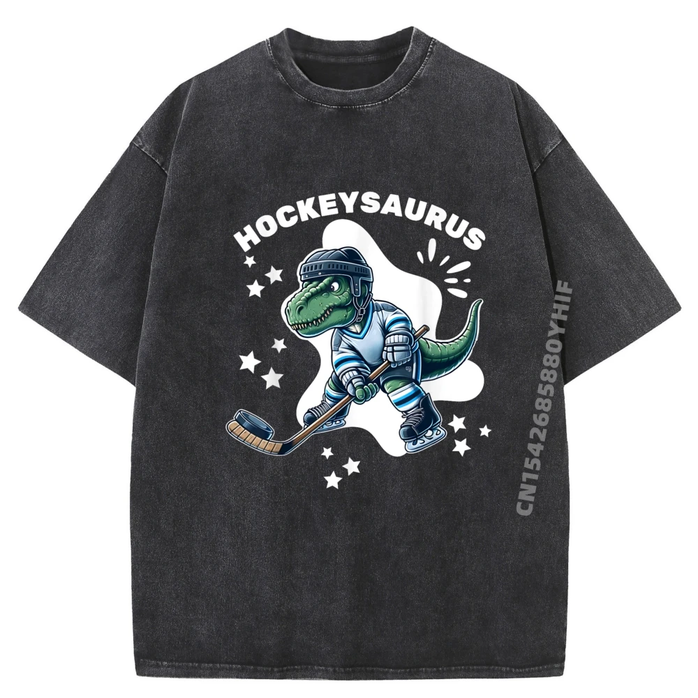 Hockeysaurus Забавный хоккей с динозавром, детская хоккейная футболка большого размера для мальчиков, мужские уличные потертые рубашки в китайском стиле 
Hockeysaurus Забавный хоккей с динозавром, детская хоккейная футболка большого размера для мальчиков, мужские уличные потертые рубашки в китайском стиле