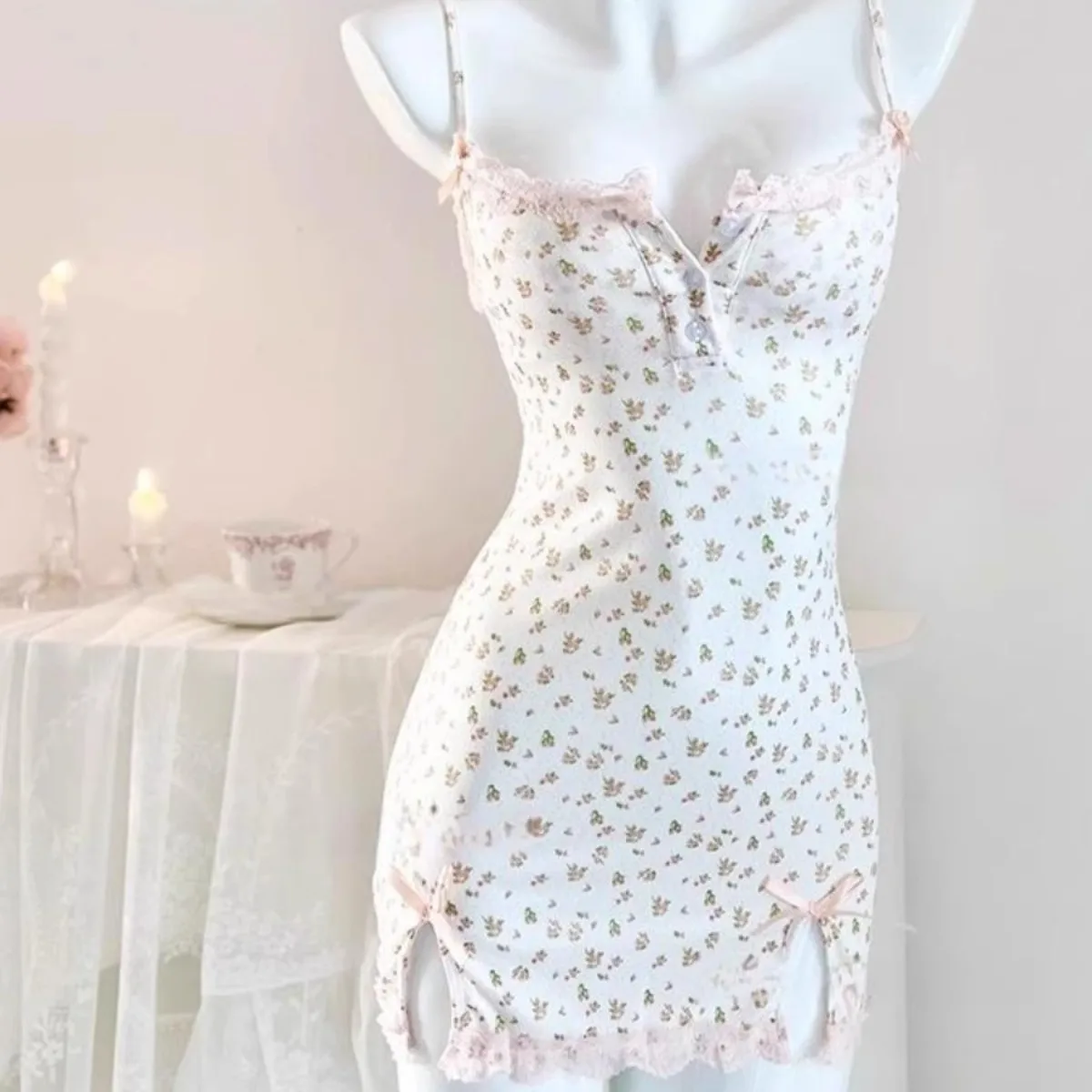 Ночная сорочка-комбинация Sweet & Spicy Pure Desire с эффектом утяжки и подкладкой для груди, облегающая, с мелким цветочным принтом, приталенная юбка
Ночная сорочка-комбинация Sweet & Spicy Pure Desire с эффектом утяжки и подкладкой для груди, облегающая, с мелким цветочным принтом, приталенная юбка