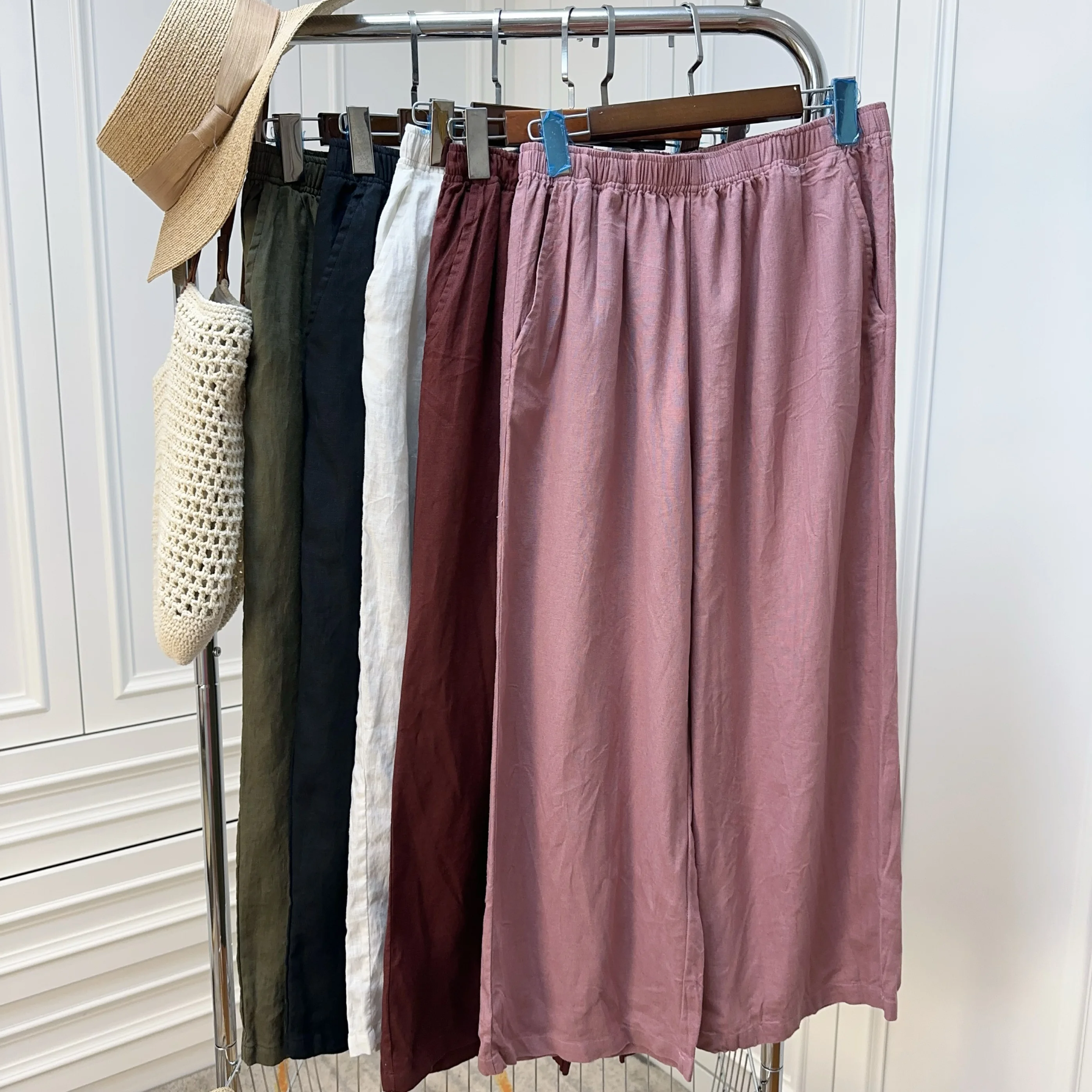 Повседневные прямые брюки из тонкого хлопка и льна, летние, с эластичным поясом, однотонные, женские, премиум-класса, из весенней коллекции
Повседневные прямые брюки из тонкого хлопка и льна, летние, с эластичным поясом, однотонные, женские, премиум-класса, из весенней коллекции