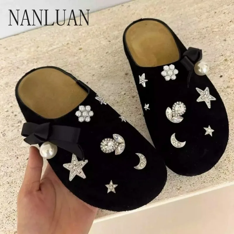 2024 Boutique Autumn Winter Fashionable Women's Slippers New Metal Decorative Women's Shoes High Quality Outdoor Trendy Slippers
2024 Boutique Autumn Winter Fashionable Women's Slippers New Metal Decorative Women's Shoes High Quality Outdoor Trendy Slippers