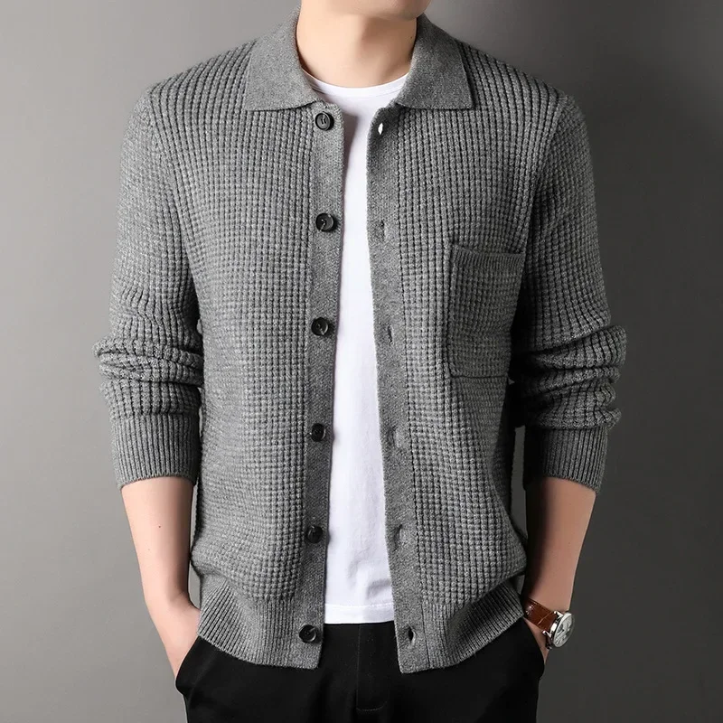 High-end Waffle Knitted Cardigan 2023 Autumn/Winter New Fashion Men's Polo Collar Korean Knitted Sweater Casual Solid Coat
High-end Waffle Knitted Cardigan 2023 Autumn/Winter New Fashion Men's Polo Collar Korean Knitted Sweater Casual Solid Coat