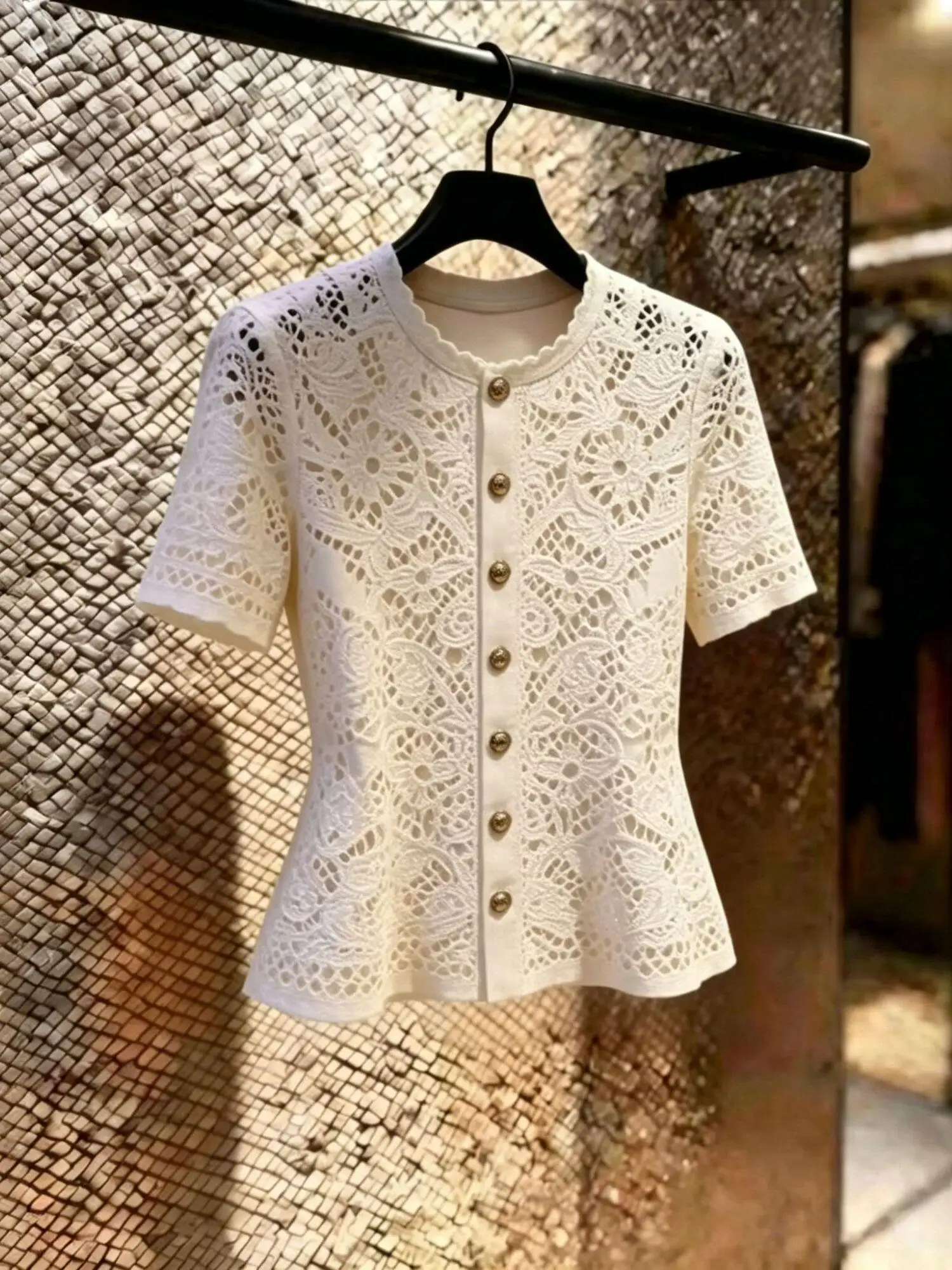 Elegant Hollow out Design Short Sleeve Shirt Women's Fashionable Top Ageless Beauty Summer New Style Commute Wind Regular Fit
Elegant Hollow out Design Short Sleeve Shirt Women's Fashionable Top Ageless Beauty Summer New Style Commute Wind Regular Fit