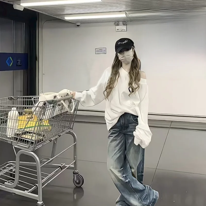 Белый свитшот с асимметричным воротником и длинными рукавами с принтом в виде сердечек, женский свободный крой, удобный, для ранней осени, новинка
Белый свитшот с асимметричным воротником и длинными рукавами с принтом в виде сердечек, женский свободный крой, удобный, для ранней осени, новинка