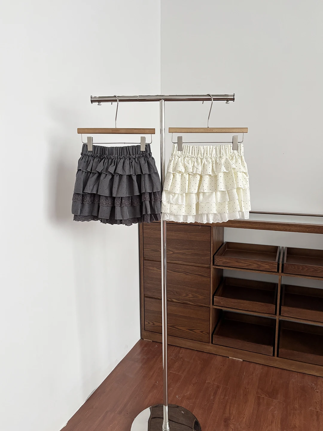 Anti-Ulcer Cake Short Skirt Women's Summer High Waist Lace Splicing Fluffy Half Skirt Elastic Waistline Baking Powder Skirt
Anti-Ulcer Cake Short Skirt Women's Summer High Waist Lace Splicing Fluffy Half Skirt Elastic Waistline Baking Powder Skirt