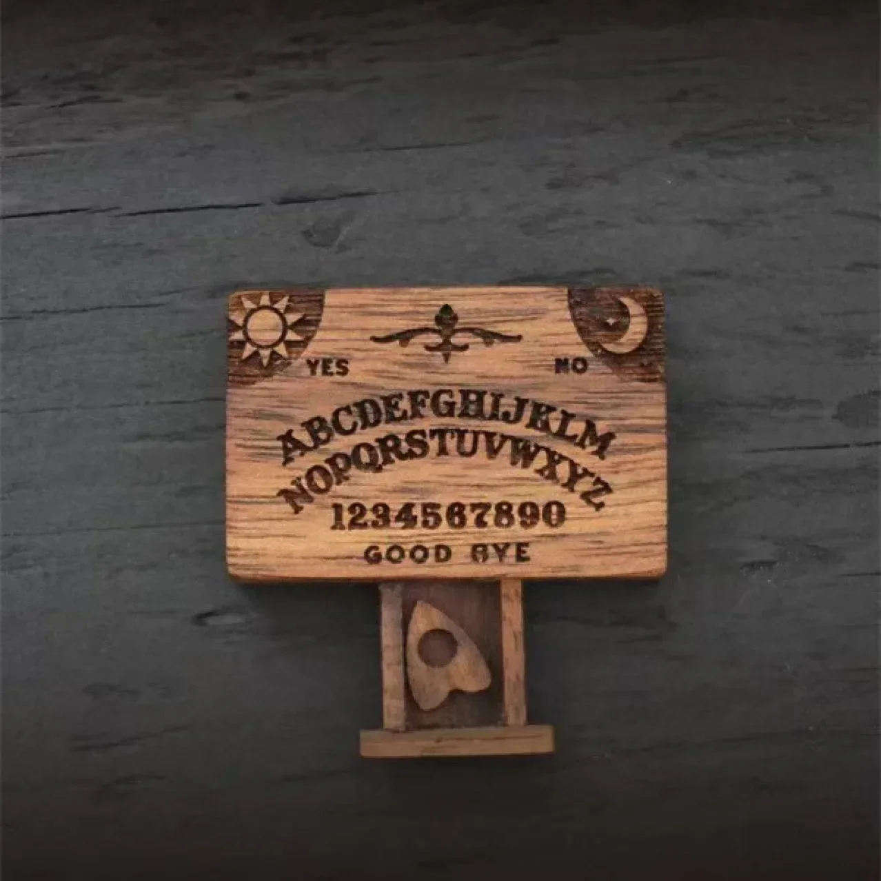 Miniature spirit board drawer, wooden mini spirit board box home decoration ornament wooden crafts wooden emotional love drawer
Miniature spirit board drawer, wooden mini spirit board box home decoration ornament wooden crafts wooden emotional love drawer