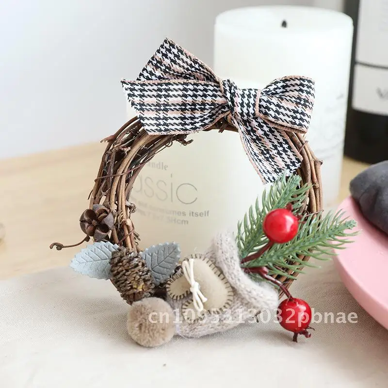 Handcrafted Christmas Felt Small Wreath Rattan Cuttings Decorative Piece for Shopping Mall Window European Style Craft Art
Handcrafted Christmas Felt Small Wreath Rattan Cuttings Decorative Piece for Shopping Mall Window European Style Craft Art