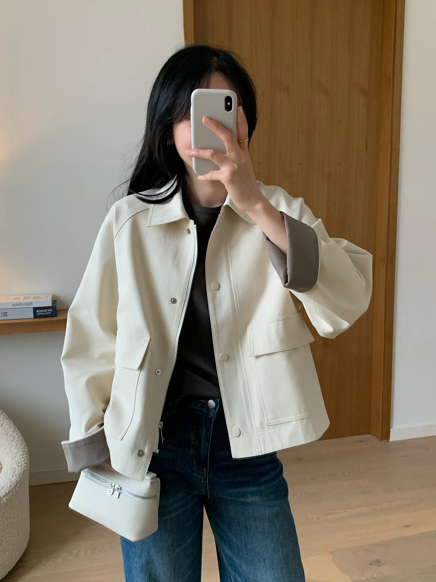 Nordic Minimalist Workwear Style Retro Contrast Color Collar Loose Silhouette Short Jacket Coat Casual Outerwear for Women
Nordic Minimalist Workwear Style Retro Contrast Color Collar Loose Silhouette Short Jacket Coat Casual Outerwear for Women