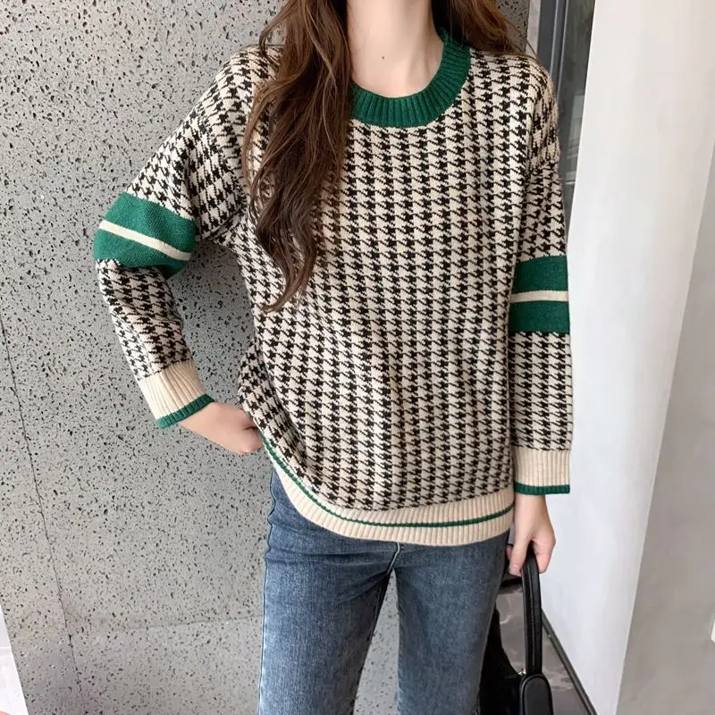 2023 Autumn and Winter Women's Colored Loose Thousand Bird Grid Round Neck Knitted Pullover Fashion Casual Office Lady Tops
2023 Autumn and Winter Women's Colored Loose Thousand Bird Grid Round Neck Knitted Pullover Fashion Casual Office Lady Tops