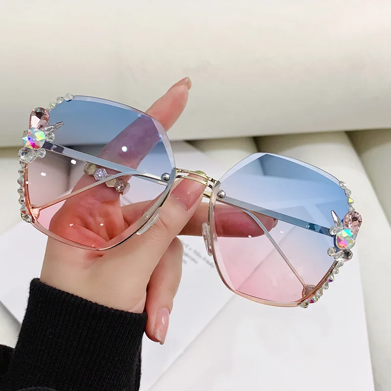 Brand Design Vintage Rimless Sunglasses Women Retro Fashion Cutting Lens Gradient Sun Glasses Bling Rhinestone Shades for Female
Brand Design Vintage Rimless Sunglasses Women Retro Fashion Cutting Lens Gradient Sun Glasses Bling Rhinestone Shades for Female