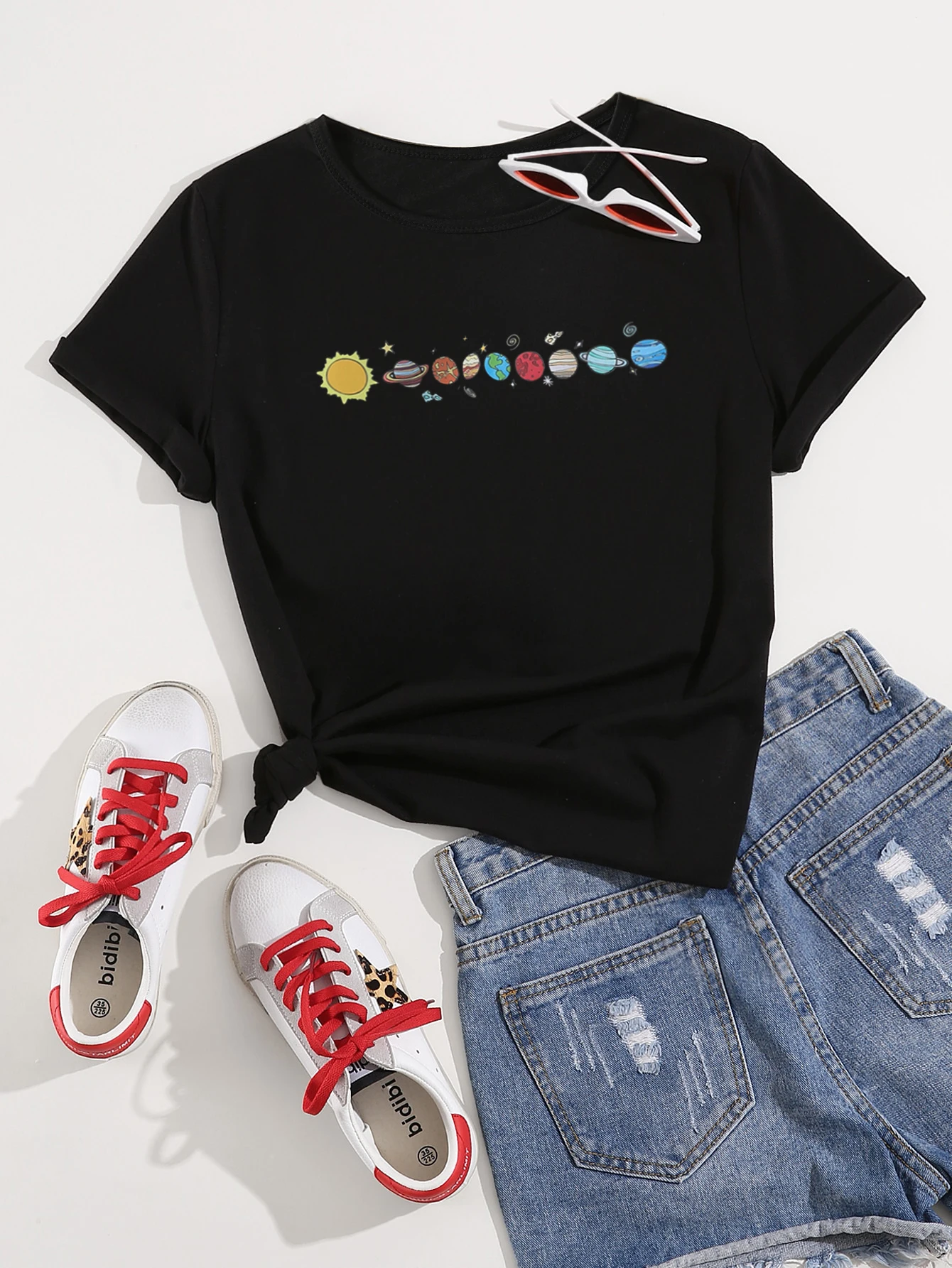 Женская футболка с коротким рукавом, круглым вырезом и принтом звезд 
Женская футболка с коротким рукавом, круглым вырезом и принтом звезд