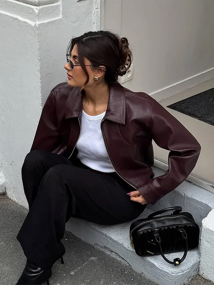 2025 Fashion Retro Solid Crop Pu Leather Jacket Women Lapel Long Sleeve Zipper Motorcycle Coat Autumn Female High Street Outwear
2025 Fashion Retro Solid Crop Pu Leather Jacket Women Lapel Long Sleeve Zipper Motorcycle Coat Autumn Female High Street Outwear