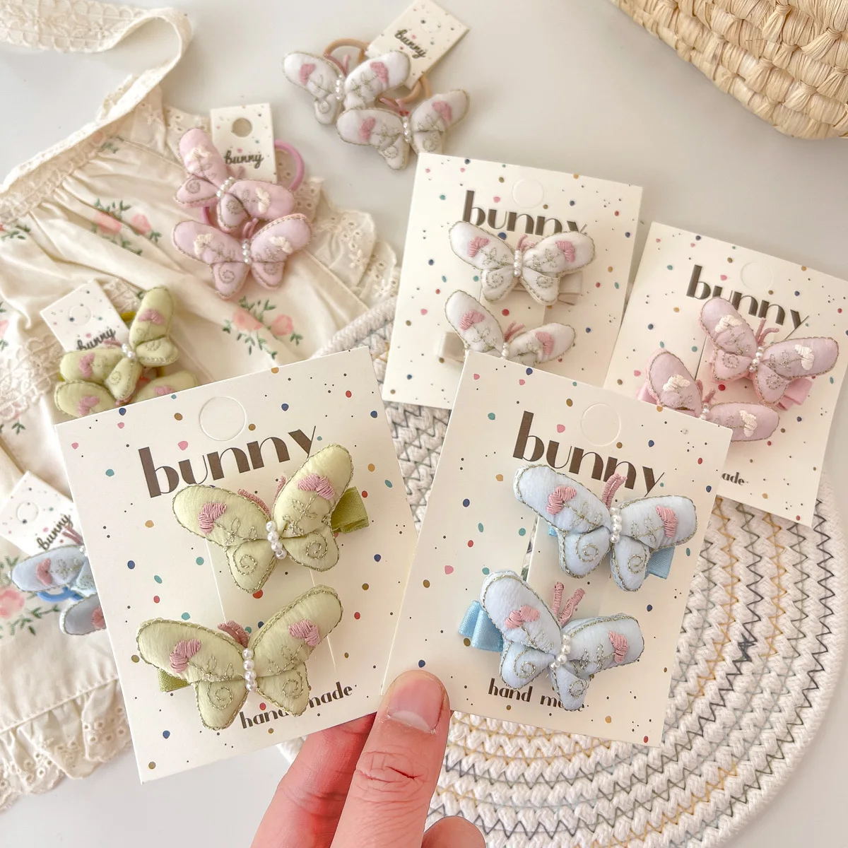 Розовая бабочка, заколки для волос для маленьких девочек, вышитый цветок, милые высокоэластичные резинки-бабочки, веревки для волос, челка, боковые зажимы
Розовая бабочка, заколки для волос для маленьких девочек, вышитый цветок, милые высокоэластичные резинки-бабочки, веревки для волос, челка, боковые зажимы