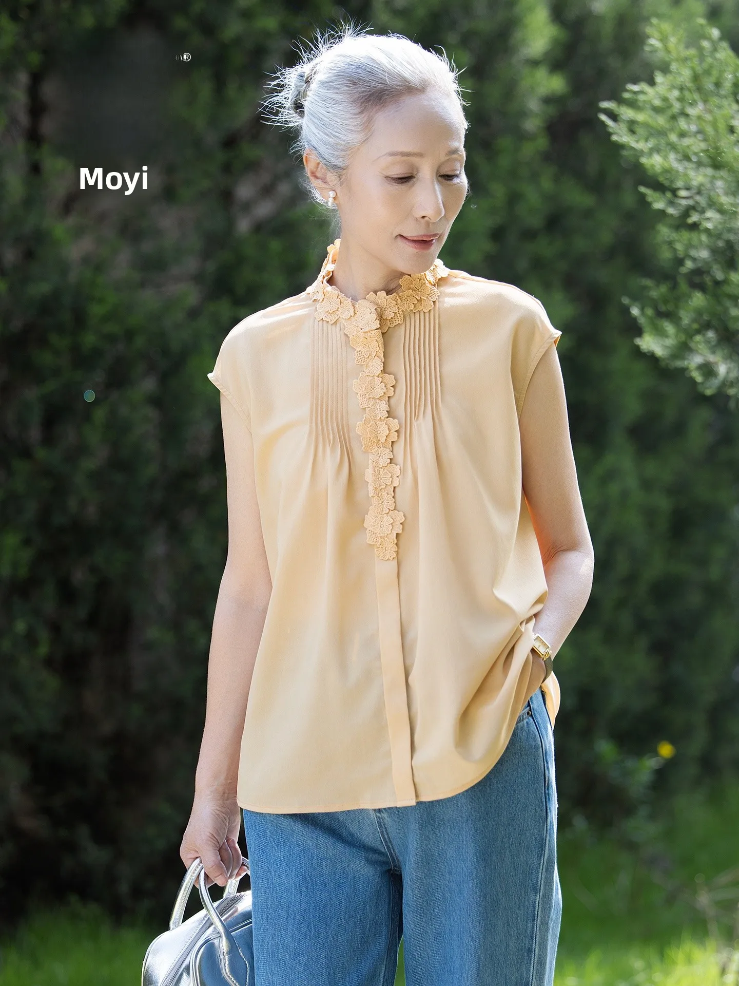 Muzhi Mom Summer Lace Trim Short Sleeve Top Mid-aged Women's High-end T-shirt Shirt Lightweight Blouse for Middle-aged And El...
Muzhi Mom Summer Lace Trim Short Sleeve Top Mid-aged Women's High-end T-shirt Shirt Lightweight Blouse for Middle-aged And El...