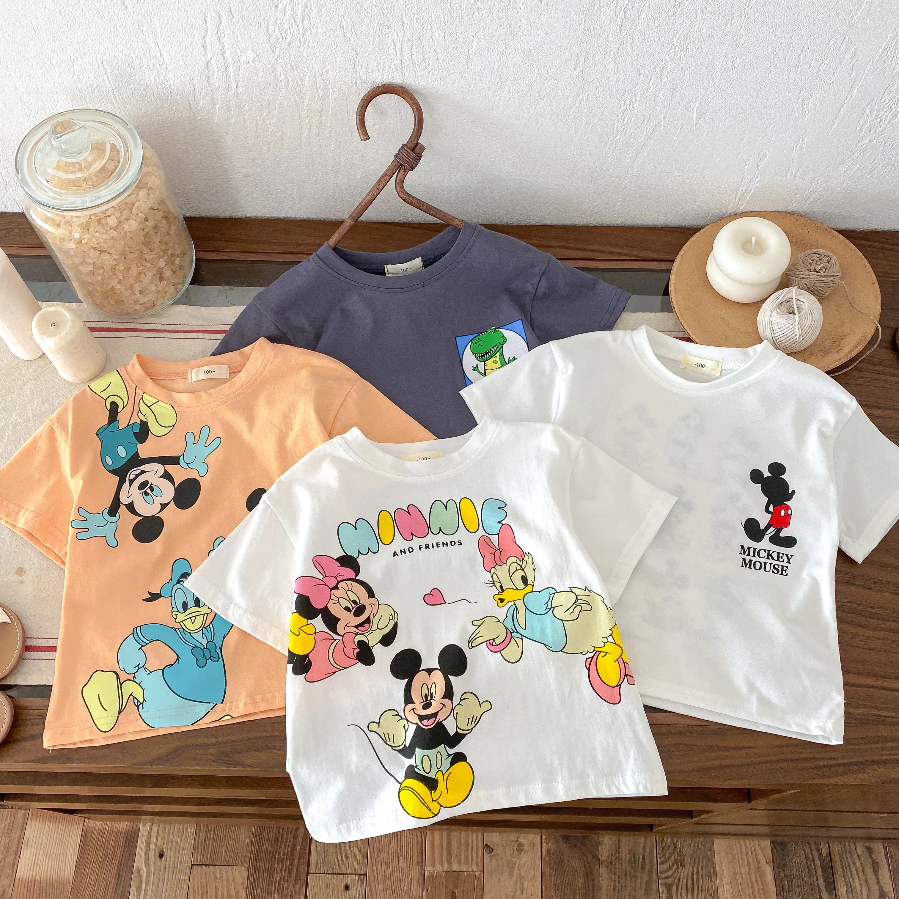 Детская футболка с мультяшным принтом, повседневный свободный топ с круглым вырезом для мальчиков и девочек, тонкая футболка с короткими рукавами
Детская футболка с мультяшным принтом, повседневный свободный топ с круглым вырезом для мальчиков и девочек, тонкая футболка с короткими рукавами