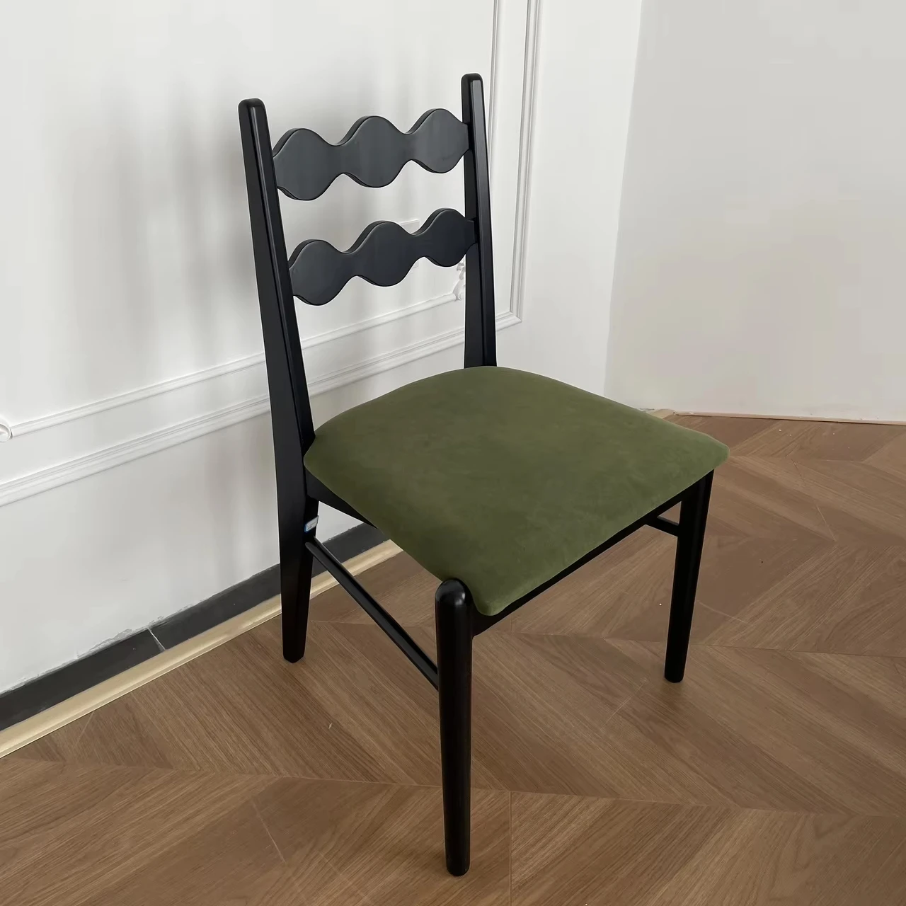 Midcentury Medieval Style Solid Oak Dining Chair Armrest Simple Makeup Stool for Home Leisure Small Family Dining Table Hotel
Midcentury Medieval Style Solid Oak Dining Chair Armrest Simple Makeup Stool for Home Leisure Small Family Dining Table Hotel