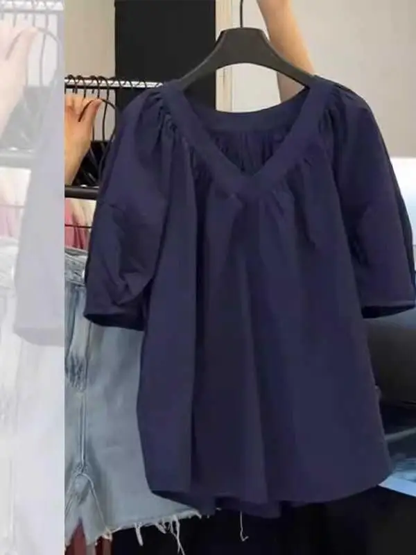 plus Size Bubble Sleeve V-Neck Loose Fit Shirt Women's Summer Casual Fashion Pleated Design Korean Style Short Sleeve Top
plus Size Bubble Sleeve V-Neck Loose Fit Shirt Women's Summer Casual Fashion Pleated Design Korean Style Short Sleeve Top