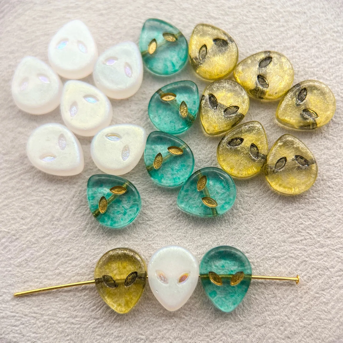 20pcs 9*11mm (Multiple colors) Handmade Glass Beads Bracelet Necklace Earring Scatter Pieces DIY Semi-finished Production
20pcs 9*11mm (Multiple colors) Handmade Glass Beads Bracelet Necklace Earring Scatter Pieces DIY Semi-finished Production