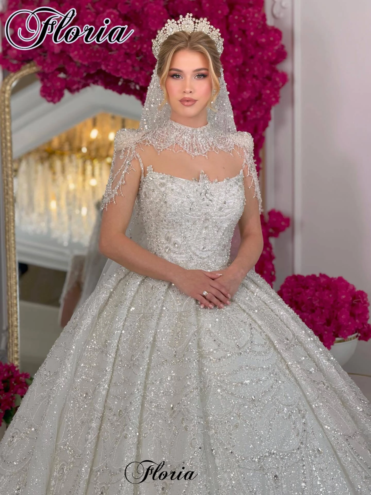 Luxury White Wedding Dresses Elegant High Neck Wedding Gowns With Short Sleeves Crystals Brides Dress Vestido Blanco Customized
Luxury White Wedding Dresses Elegant High Neck Wedding Gowns With Short Sleeves Crystals Brides Dress Vestido Blanco Customized