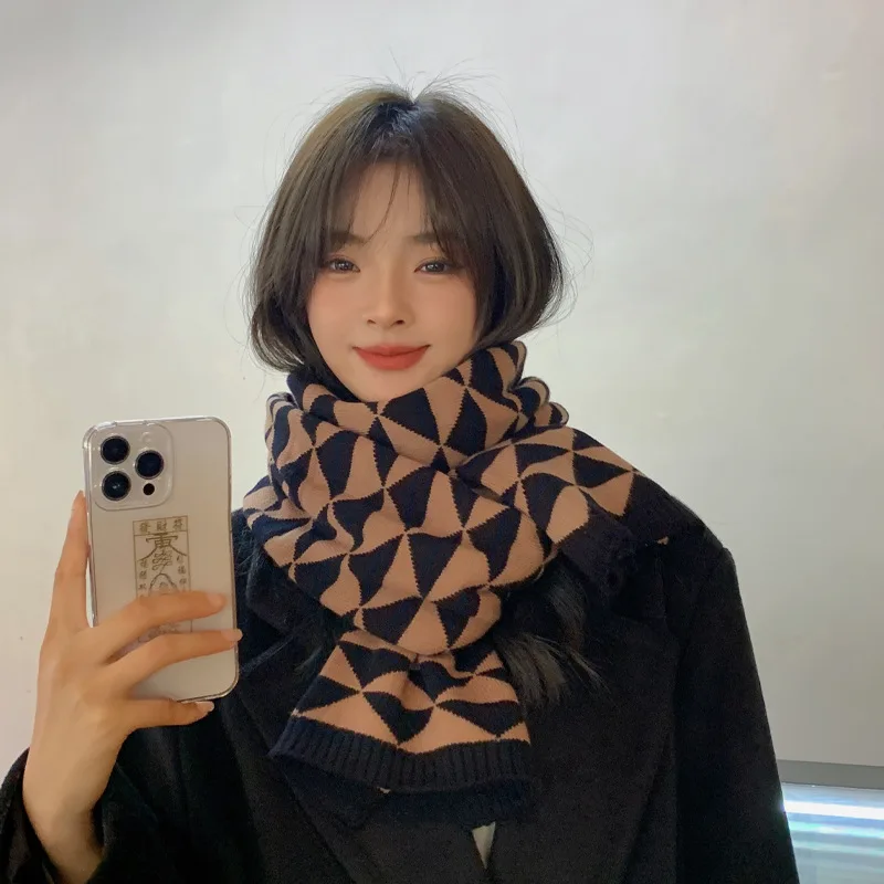 Осень-зима, простой лоскутный вязаный шарф в корейском стиле с геометрическим рисунком, теплый, приятный для кожи, студенческая пряжа, вязаный утеплитель для шеи
Осень-зима, простой лоскутный вязаный шарф в корейском стиле с геометрическим рисунком, теплый, приятный для кожи, студенческая пряжа, вязаный утеплитель для шеи