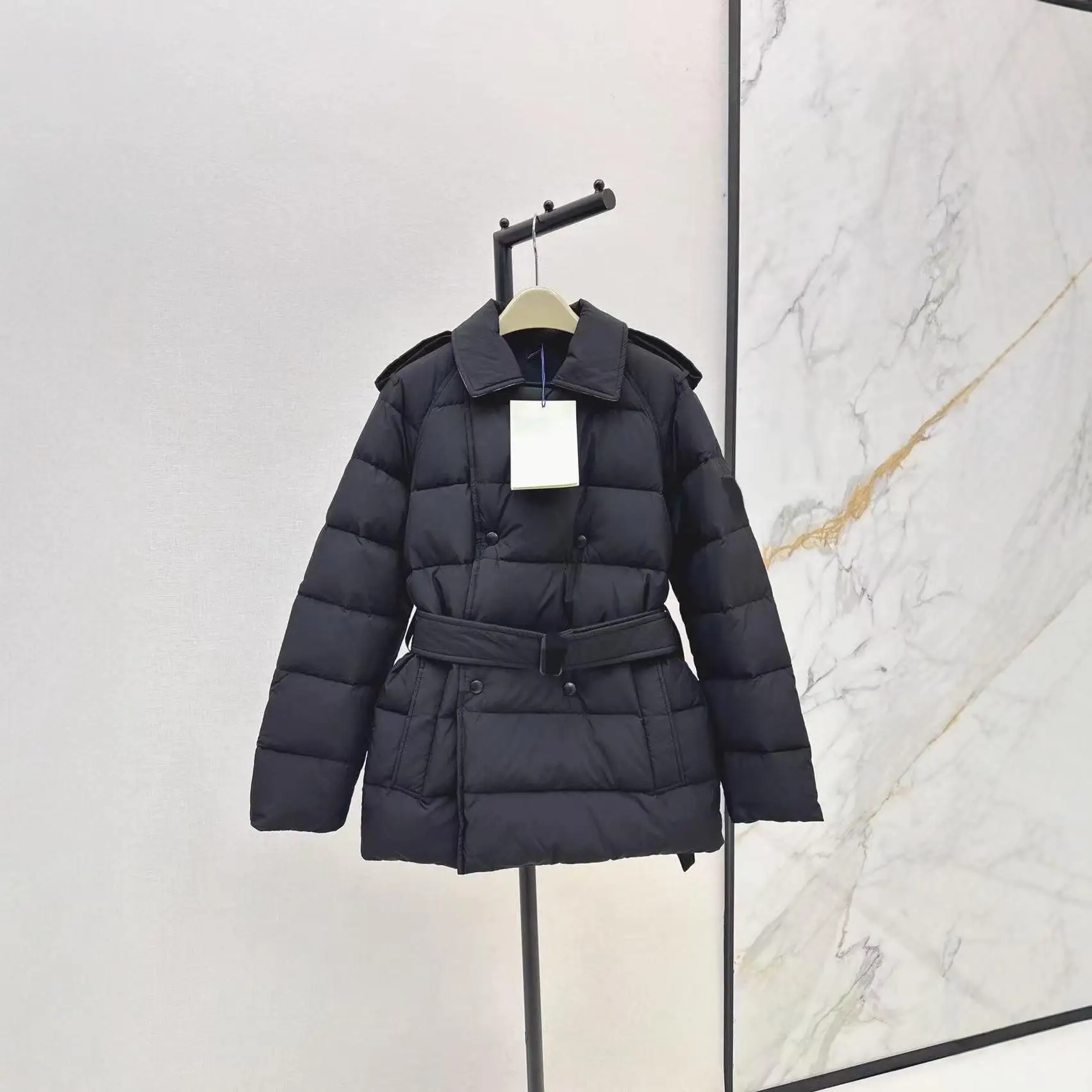 British Style Double Row Buttoned Jacket Waist Style Lettering Casual Fit Warmth Mid-Length Duck down Coat for Women
British Style Double Row Buttoned Jacket Waist Style Lettering Casual Fit Warmth Mid-Length Duck down Coat for Women
