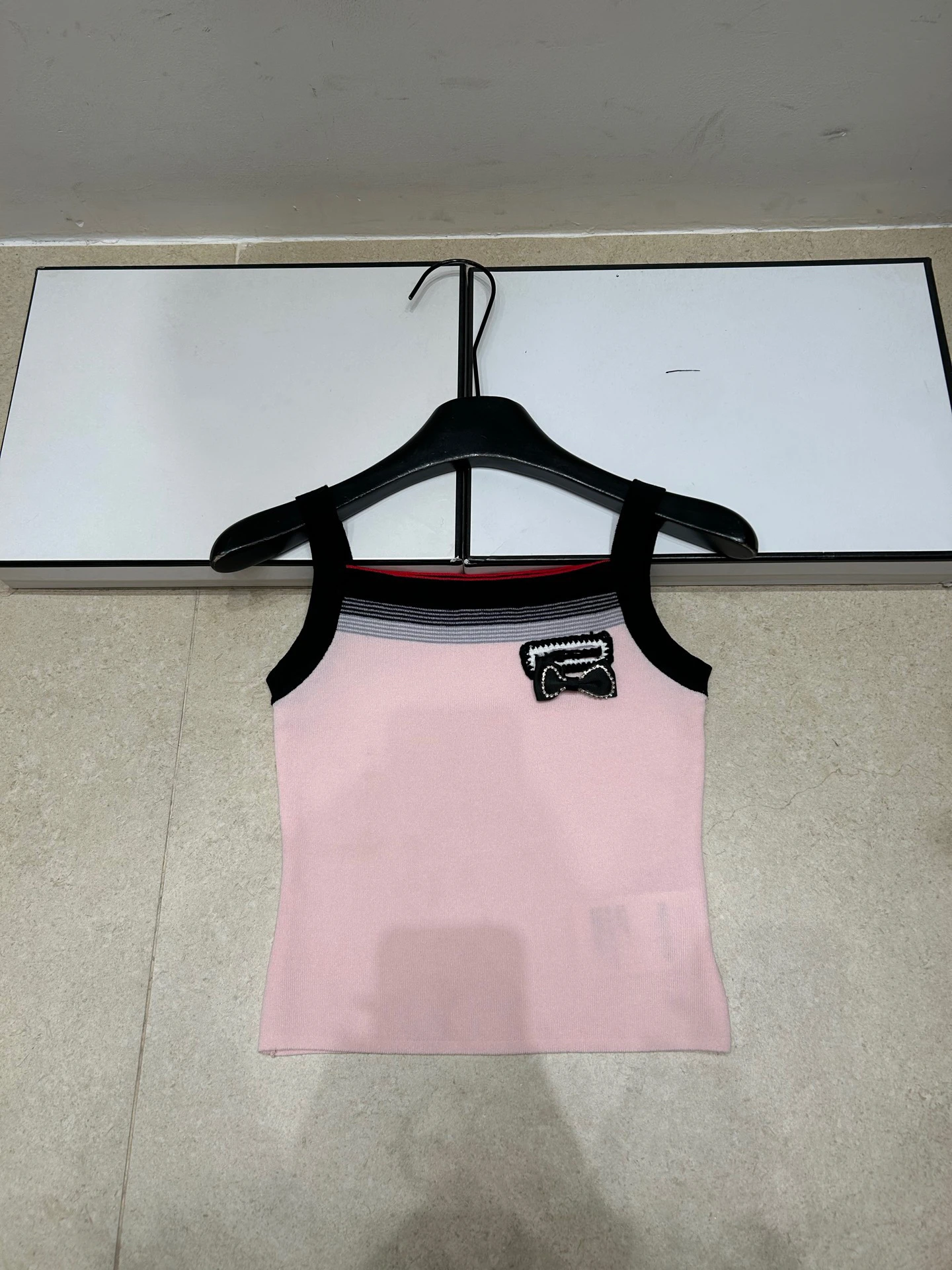 VIBE Trendy Brand Summer New Color Block Knitted Vest Women's Sleeveless Knot Embroidery Slim Sweet Outerwear Strap
VIBE Trendy Brand Summer New Color Block Knitted Vest Women's Sleeveless Knot Embroidery Slim Sweet Outerwear Strap