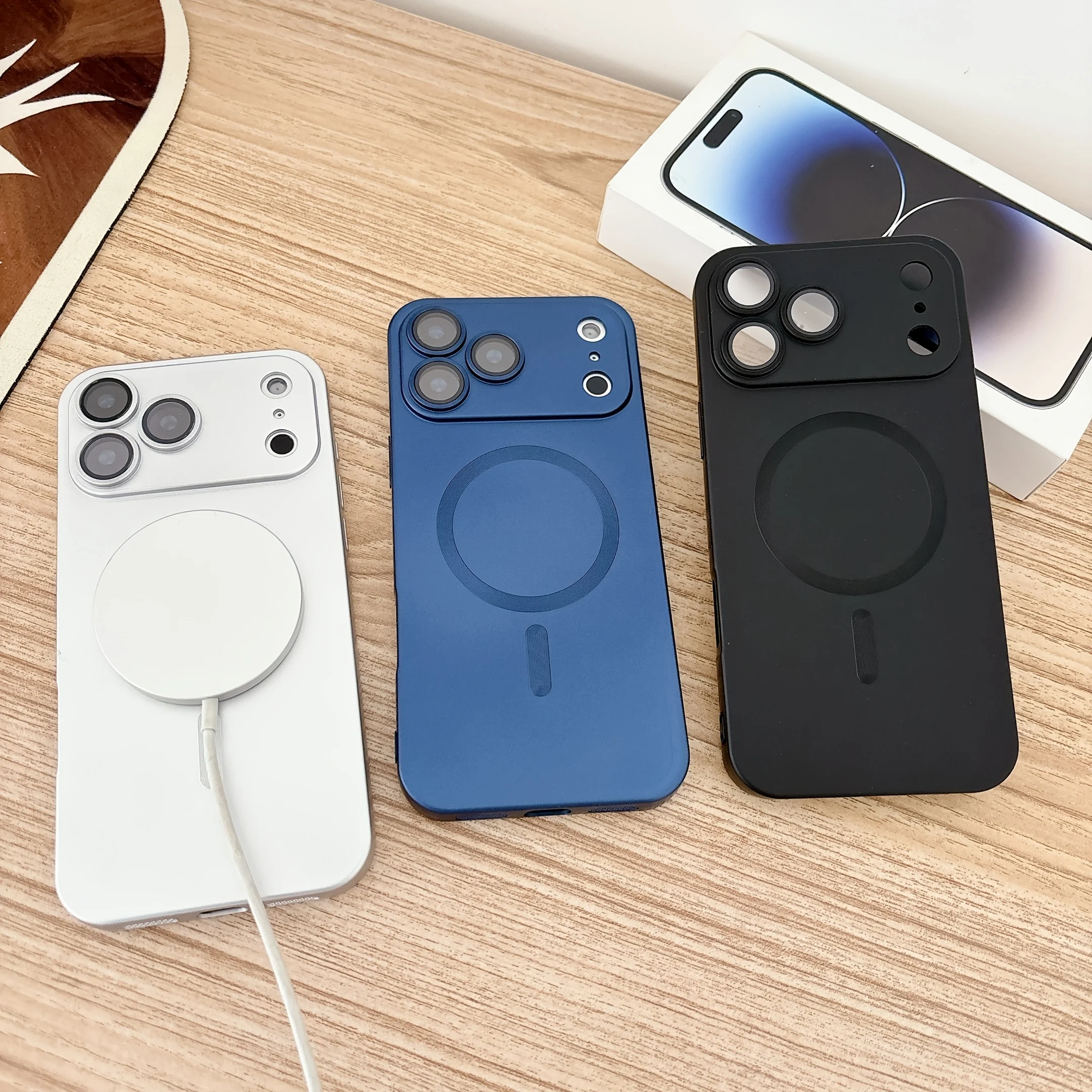 Classic simple business-style pattern metal magnetic phone case, suitable for iPhone 17, 16, 15, 14, 13, 12, 11, etc.
Classic simple business-style pattern metal magnetic phone case, suitable for iPhone 17, 16, 15, 14, 13, 12, 11, etc.
