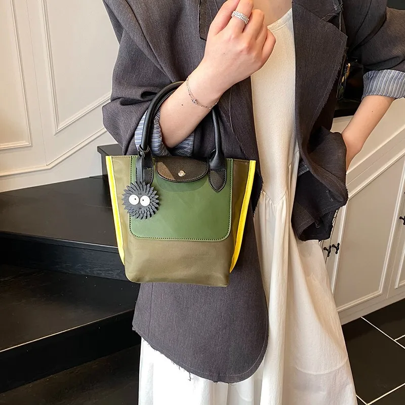 Niche color-blockedbag women's 2026 new versatile fashion crossbody high-quality tote bucket bag
Niche color-blockedbag women's 2026 new versatile fashion crossbody high-quality tote bucket bag