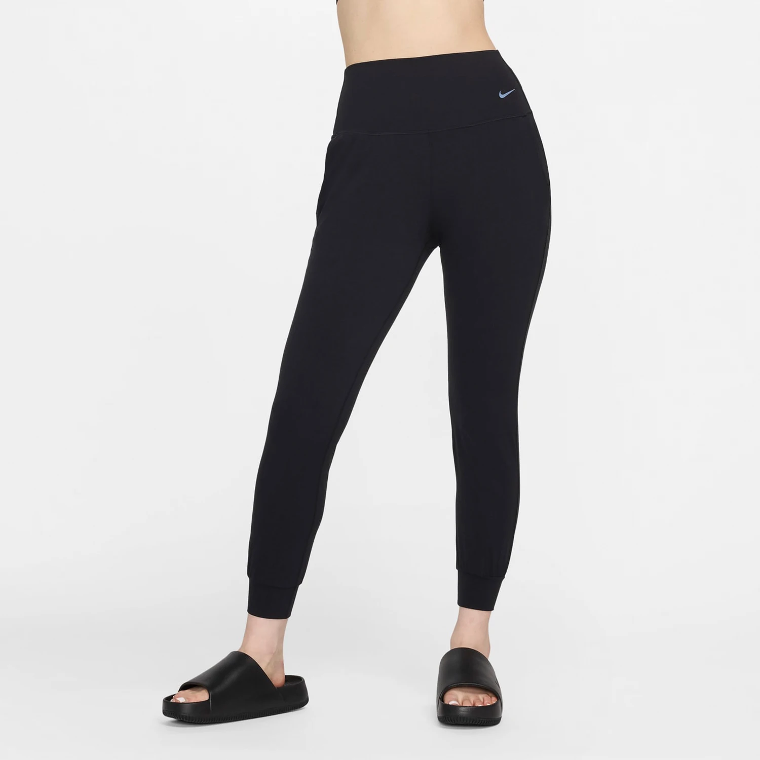Новые женские светоотражающие спортивные тренировочные брюки Nike Authentic FV7925-010
Новые женские светоотражающие спортивные тренировочные брюки Nike Authentic FV7925-010