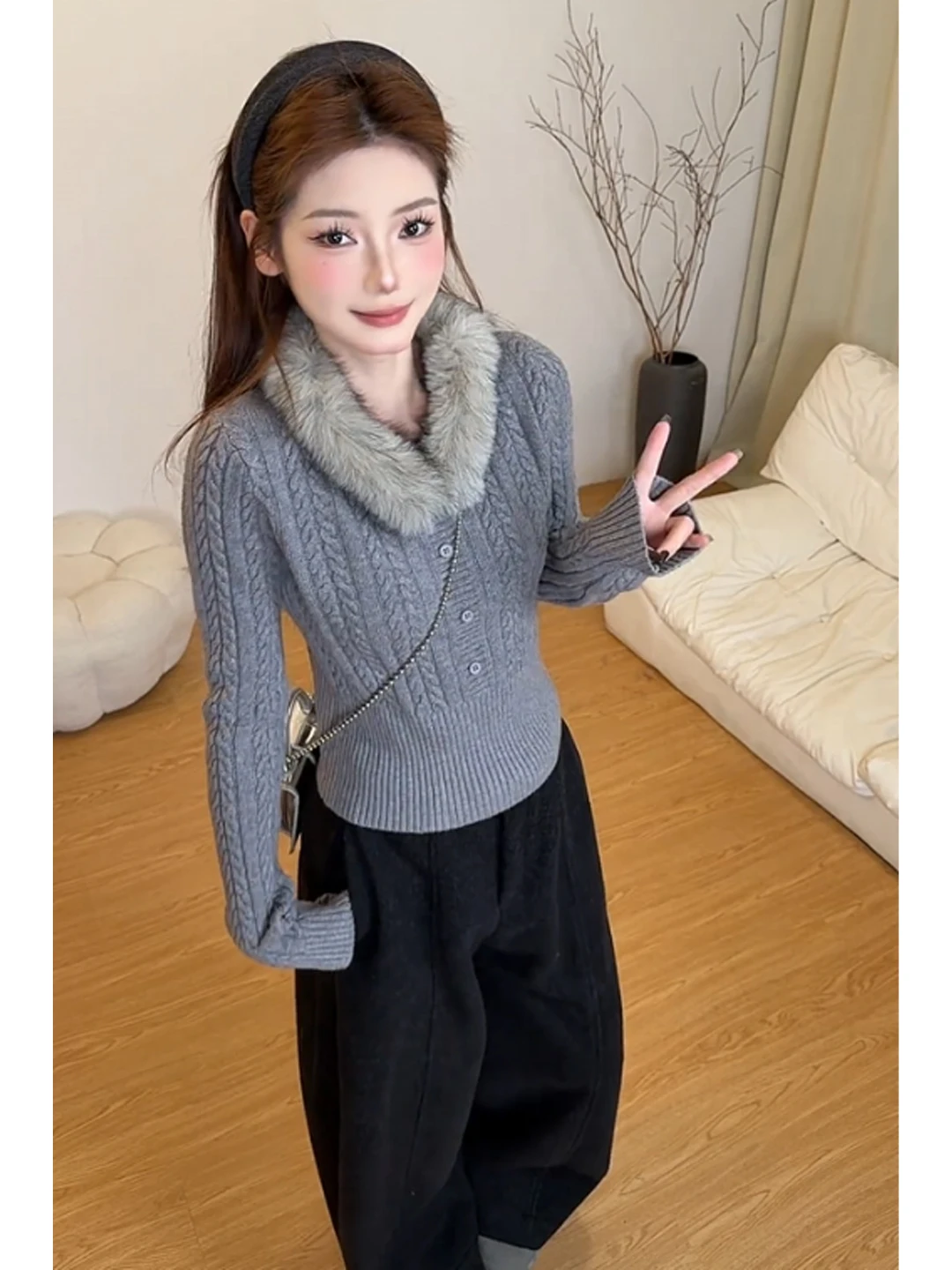 Thickened Knitted Sweater Women's Autumn Winter Warm Lazy Style Pullover Removable Fur Collar French Style Medium Softness
Thickened Knitted Sweater Women's Autumn Winter Warm Lazy Style Pullover Removable Fur Collar French Style Medium Softness