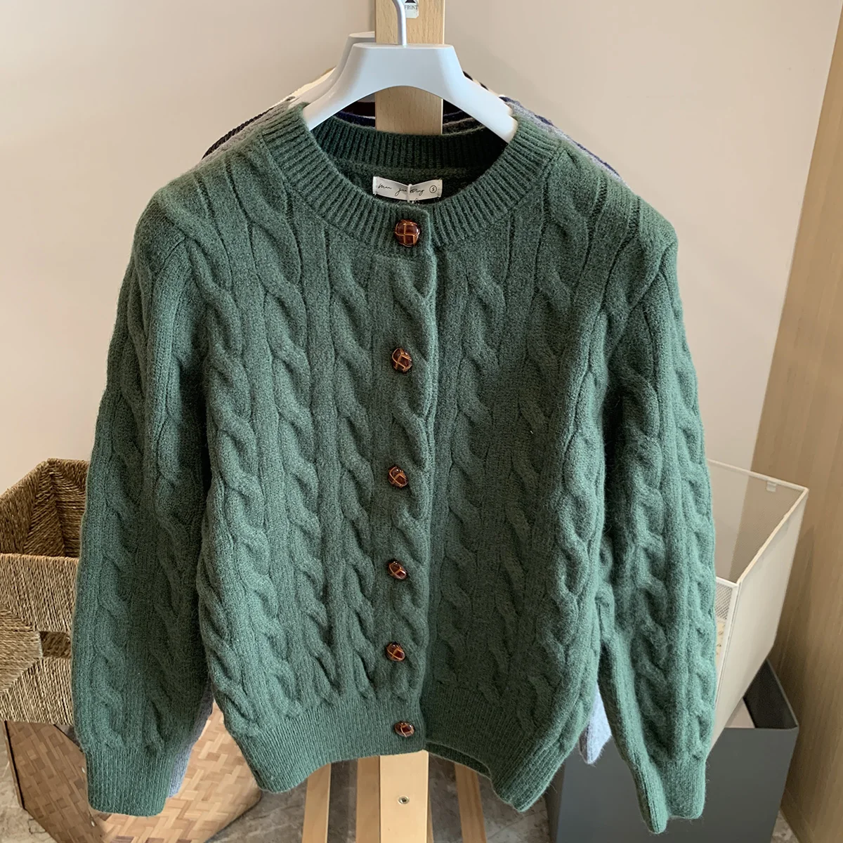 Retro Japanese Style Lazy Twist Sweater Heavy Knit Cardigan Women's Autumn Thick Yarn Soft Cozy Knitted Top Trendy
Retro Japanese Style Lazy Twist Sweater Heavy Knit Cardigan Women's Autumn Thick Yarn Soft Cozy Knitted Top Trendy
