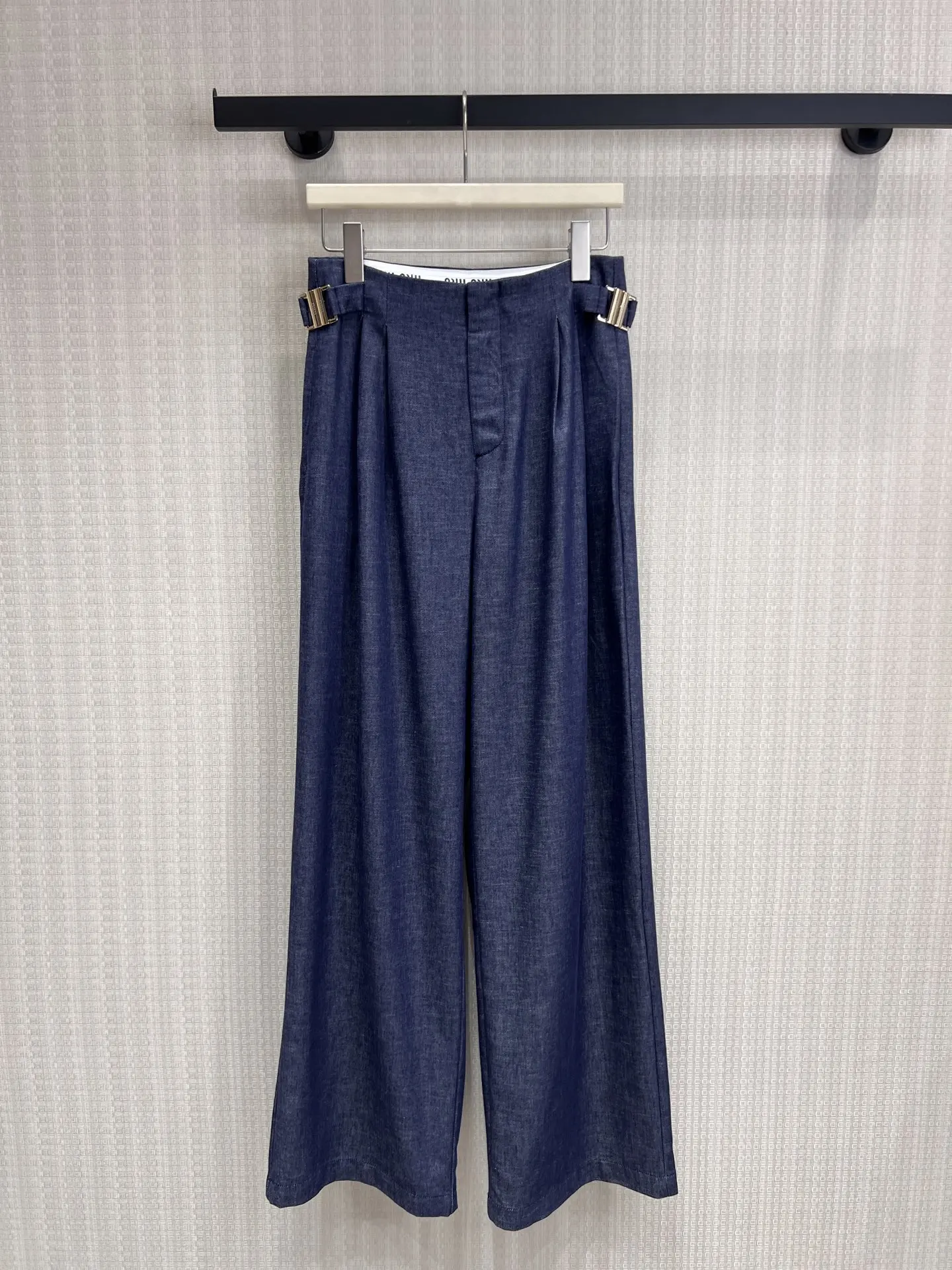 Retro High Waist Wide Leg Pants Women's Side Waist Metal Buckle Design Slimming Long Legs Versatile Casual Trousers
Retro High Waist Wide Leg Pants Women's Side Waist Metal Buckle Design Slimming Long Legs Versatile Casual Trousers