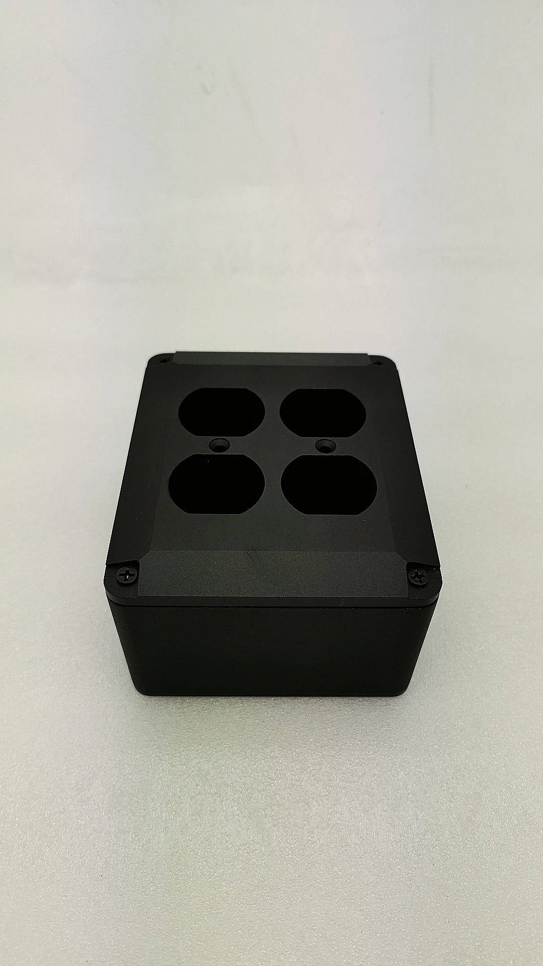 New BZ1311 Power socket aluminum chassis American standard socket box Power strip case
New BZ1311 Power socket aluminum chassis American standard socket box Power strip case