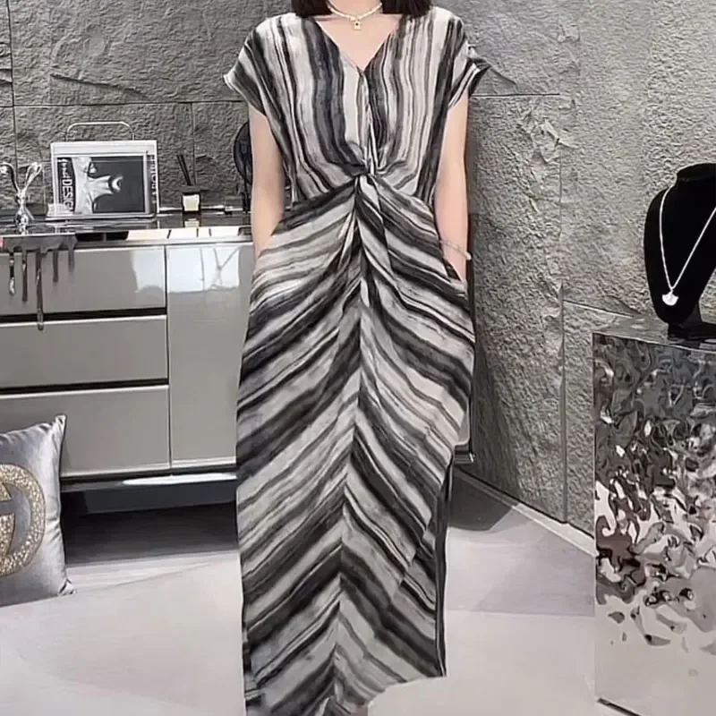 Female Clothing Elegant V-Neck Long Dress Casual Short Sleeve Stylish Printed Folds Commute Spliced A-Line Waist Dresses E7588
Female Clothing Elegant V-Neck Long Dress Casual Short Sleeve Stylish Printed Folds Commute Spliced A-Line Waist Dresses E7588
