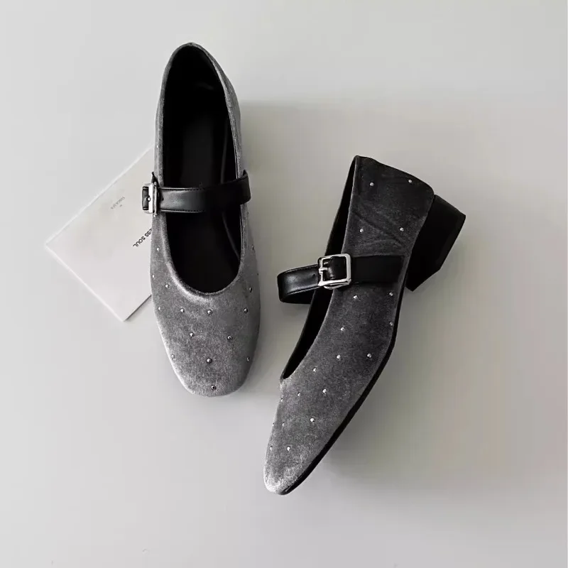 Women's Fashion Single Shoes 35-40 New Round Head Buckle Square Heels High-level Sense of The Ladies Temperament Hundred Shoes
Women's Fashion Single Shoes 35-40 New Round Head Buckle Square Heels High-level Sense of The Ladies Temperament Hundred Shoes
