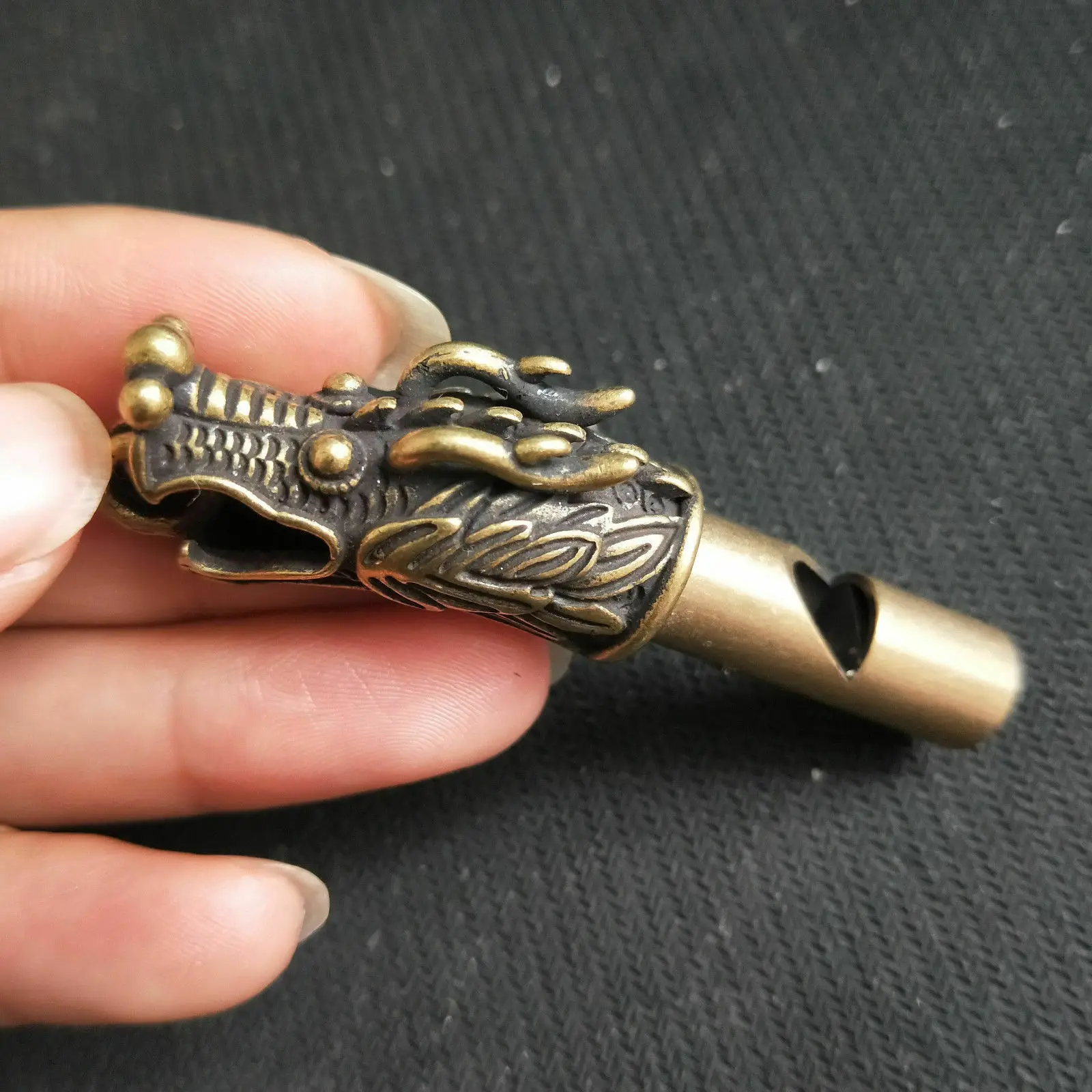 Exquisite Chinese bronze Hand Carved Dragon statue Loud Whistle
Exquisite Chinese bronze Hand Carved Dragon statue Loud Whistle