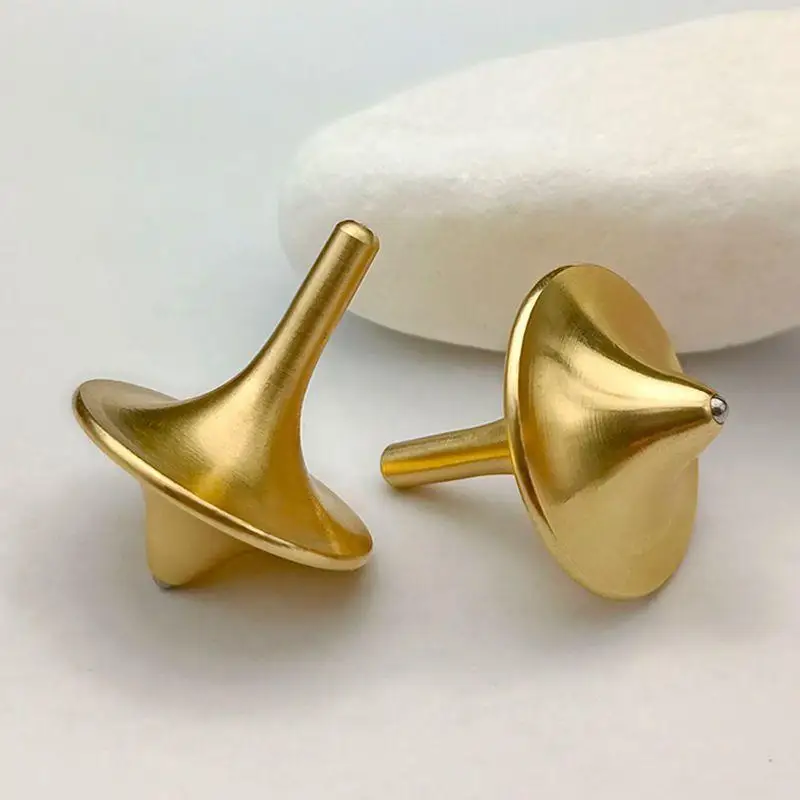 Brass fingertip gyroscope, all copper decompression toy, pure copper metal, mini toy
Brass fingertip gyroscope, all copper decompression toy, pure copper metal, mini toy