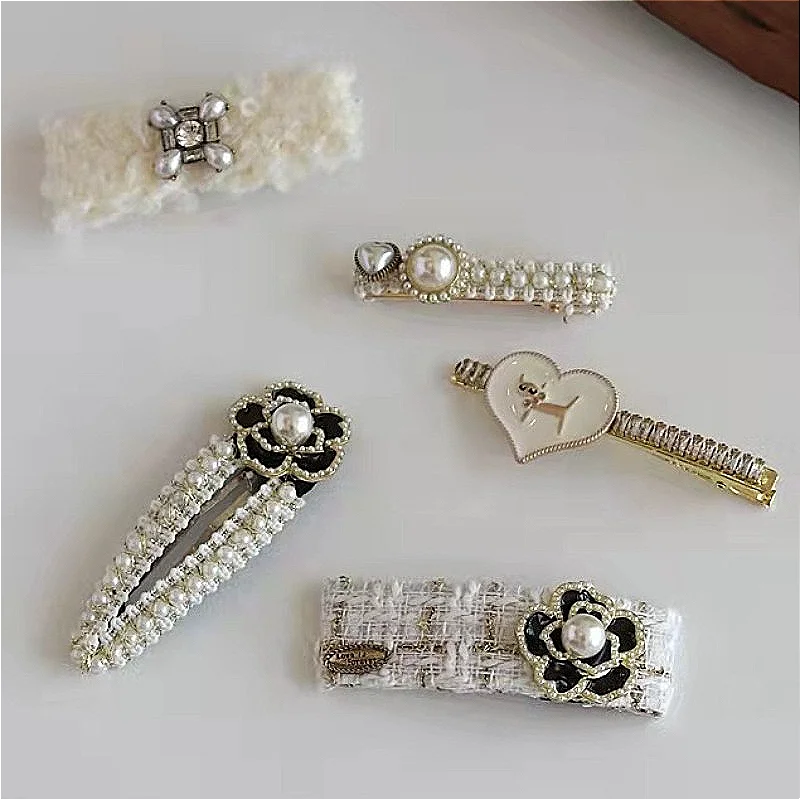 French Chic Elegant Tiara Side BB Hair Clip Accessories with Camellia Flower Pearl Detailing Women Girls Fashion Items
French Chic Elegant Tiara Side BB Hair Clip Accessories with Camellia Flower Pearl Detailing Women Girls Fashion Items