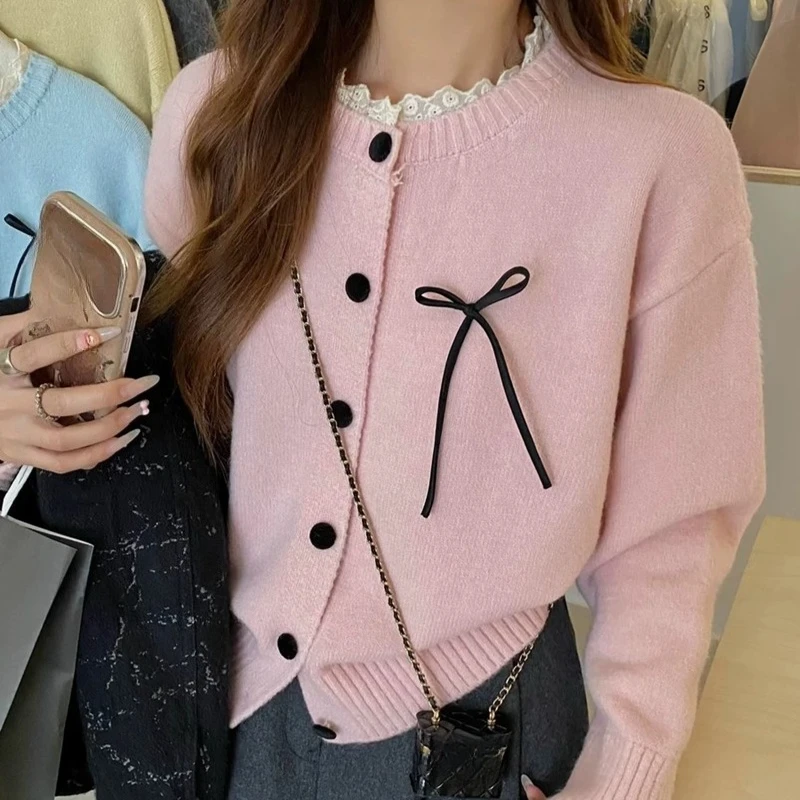 Harajuku женский кардиган с длинным рукавом, корейский розовый кружевной топ с бантом, короткие пальто, повседневные свободные шикарные свитера с круглым вырезом Y2k
Harajuku женский кардиган с длинным рукавом, корейский розовый кружевной топ с бантом, короткие пальто, повседневные свободные шикарные свитера с круглым вырезом Y2k