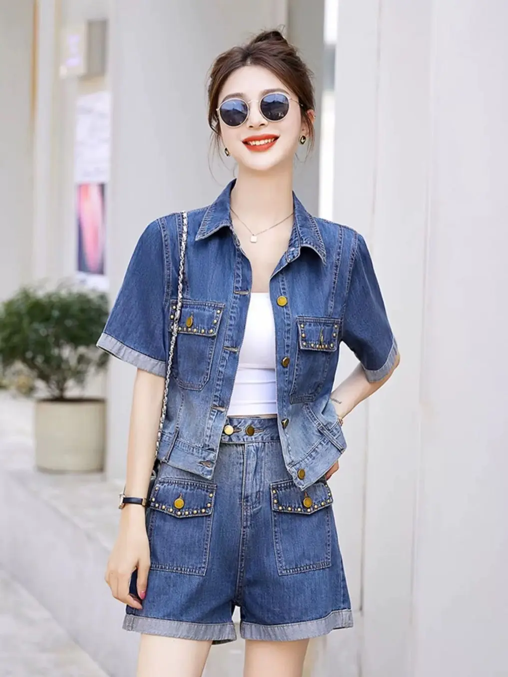 Gradient Color Casual Women's Denim Short Sets 2 Pieces Korean Style New in Matching Classic Trends Fashion Tailor Female Shorts
Gradient Color Casual Women's Denim Short Sets 2 Pieces Korean Style New in Matching Classic Trends Fashion Tailor Female Shorts
