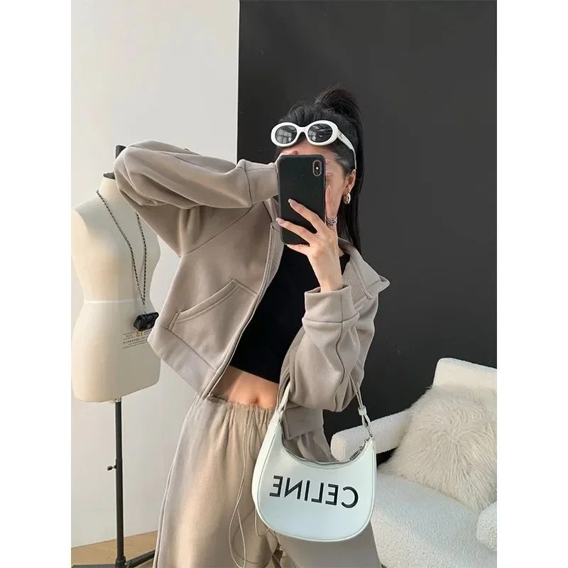 New 2024 Autumn Women's Hooded Sweatirt Versatile Co Casual Sportswear Versatile Co Women's Faion Autumn Collection
New 2024 Autumn Women's Hooded Sweatirt Versatile Co Casual Sportswear Versatile Co Women's Faion Autumn Collection